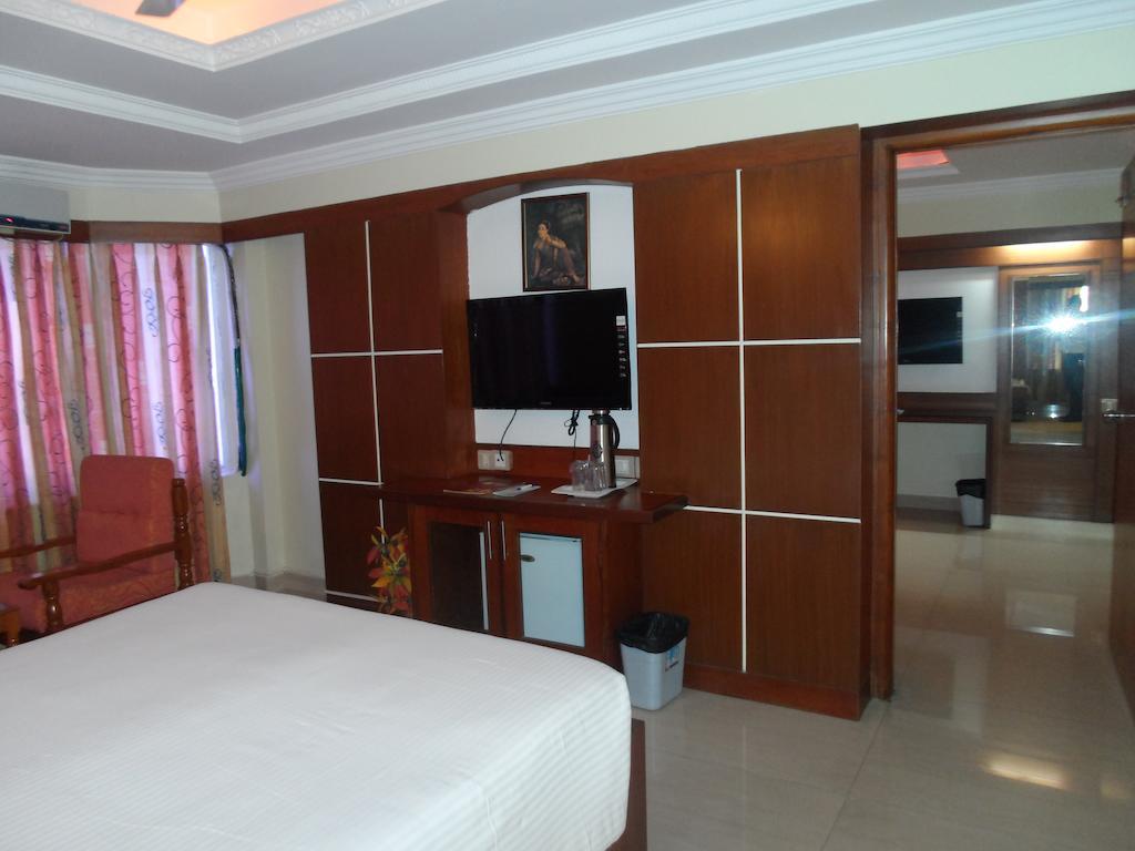 Hotel Plr Grand Tirupati Exterior photo