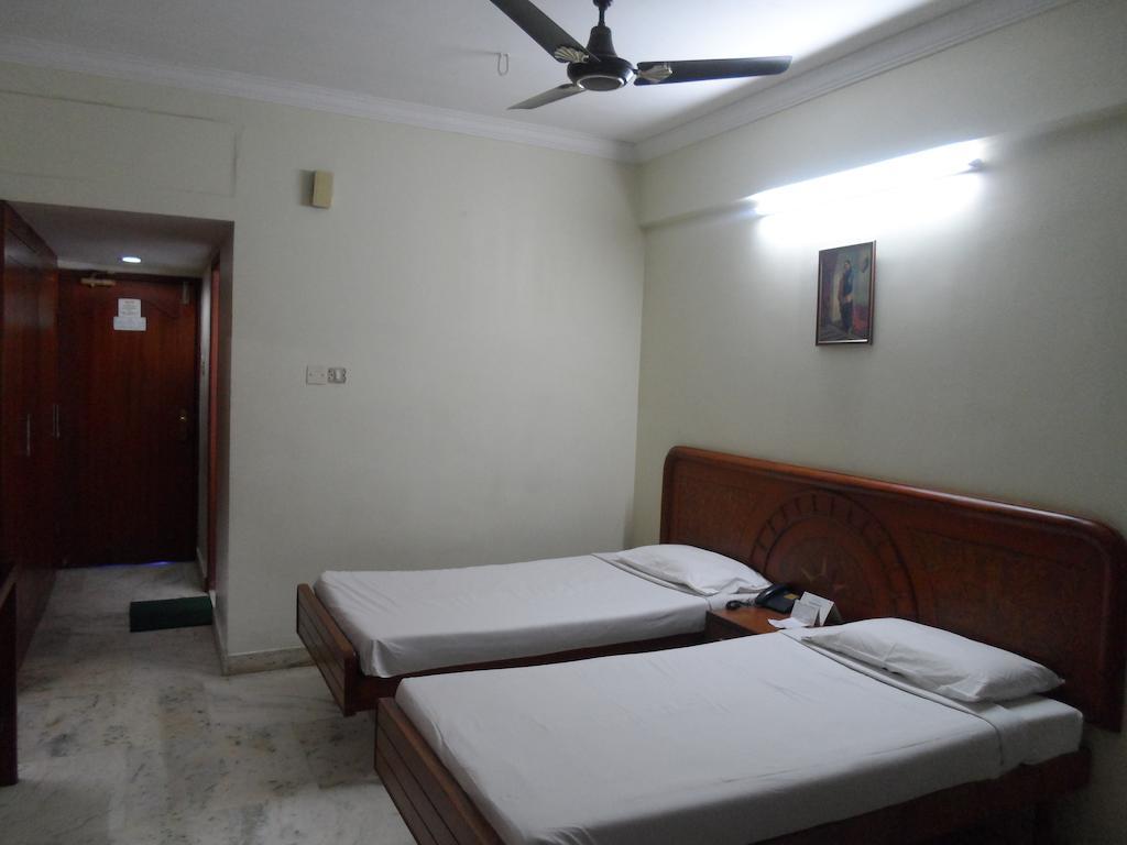 Hotel Plr Grand Tirupati Exterior photo