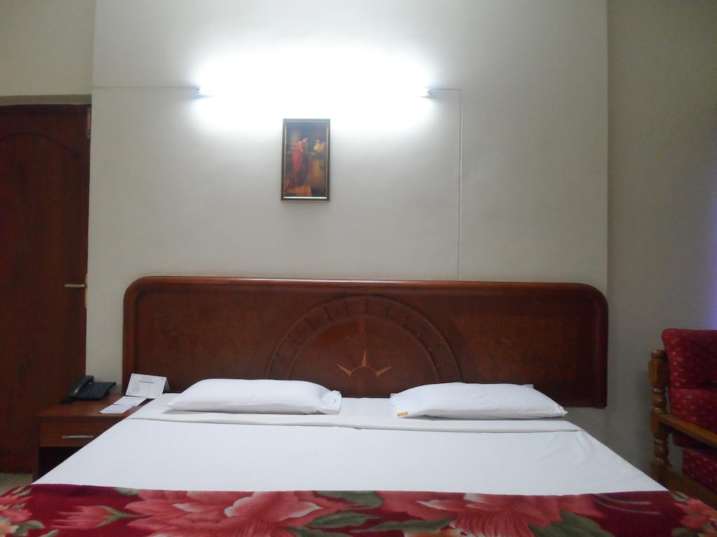 Hotel Plr Grand Tirupati Exterior photo