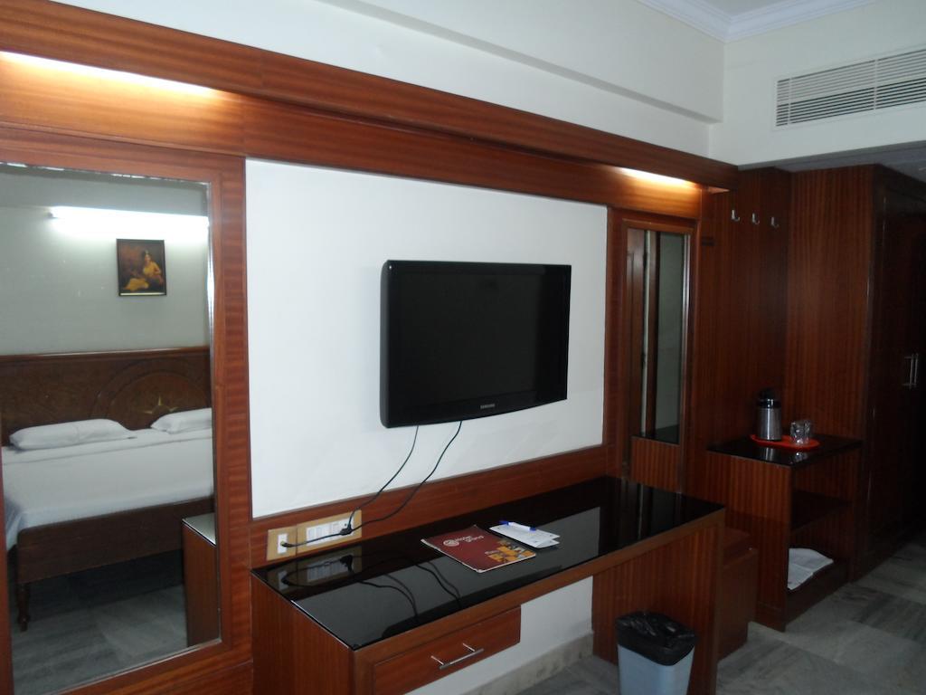 Hotel Plr Grand Tirupati Exterior photo