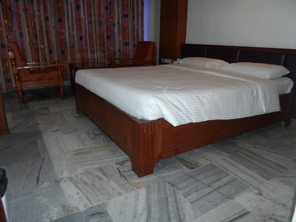 Hotel Plr Grand Tirupati Exterior photo