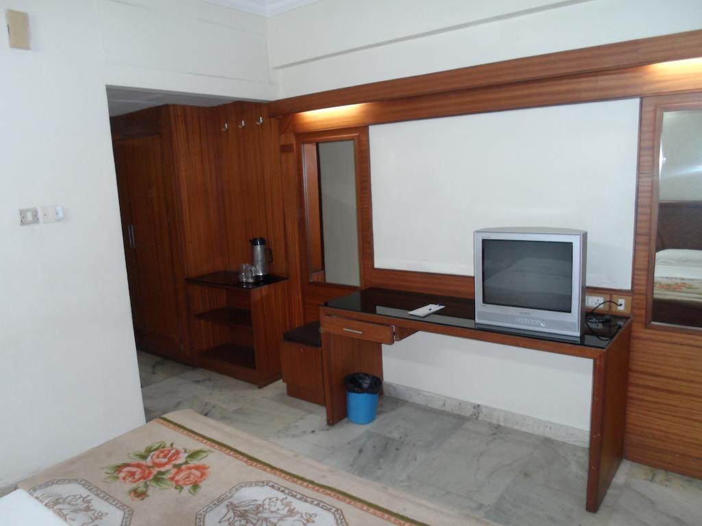 Hotel Plr Grand Tirupati Exterior photo